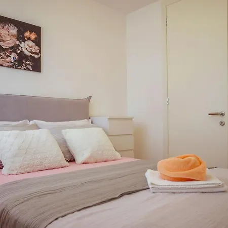 Apartamento Rose-mary 2br Apt With Balcony And Parking *