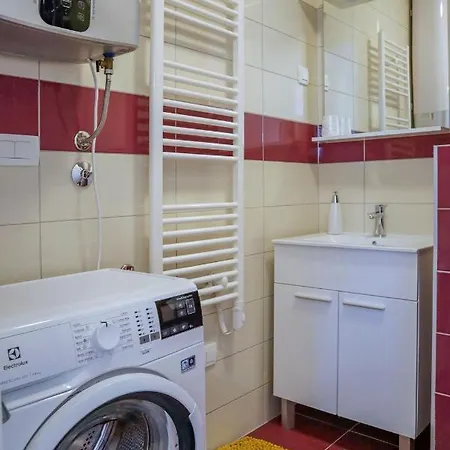 Rose-mary 2br Apt With Balcony And Parking Apartamento