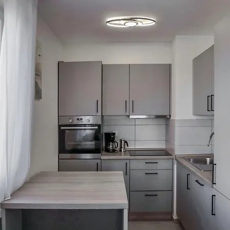 Rose-mary 2br Apt With Balcony And Parking *