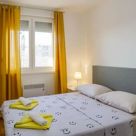Apartman Rose-mary 2br Apt With Balcony And Parking *